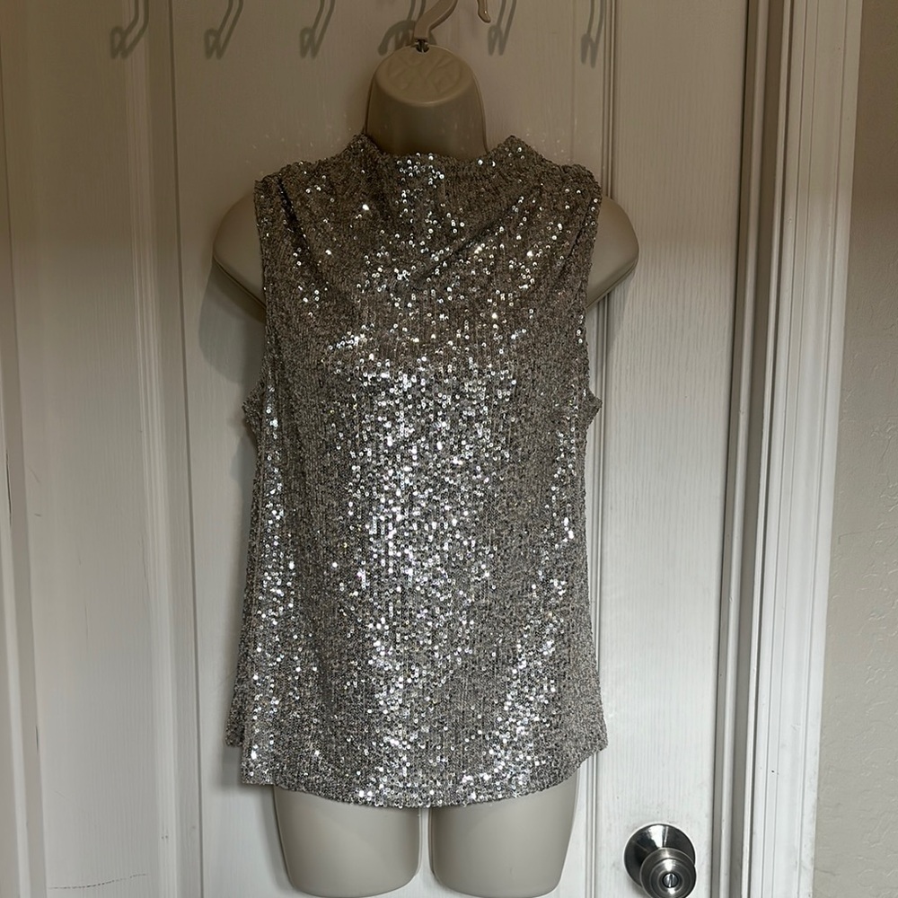 •SOLD•Silver Sequin Sleeveless Top